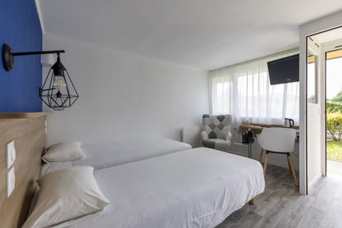 Desk, laptop workspace, iron/ironing board, free cribs/infant beds