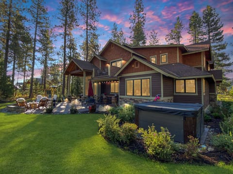 Stunning Mountain Lodge in Suncadia! Complete with hot tub and indoor sauna!