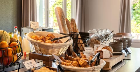 Daily buffet breakfast for a fee