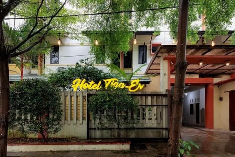Deluxe Double Room, Garden View | Desk, laptop workspace, free WiFi