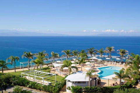 Seasonal outdoor pool, pool umbrellas, sun loungers
