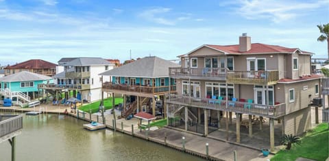 Welcome to Hook, Wine and Sinker by BeachBox