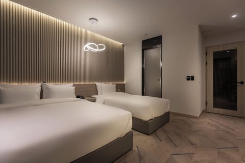 Twin Room | Desk, free WiFi