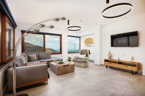 Deluxe Villa, Mountain View, Mountainside | Living area