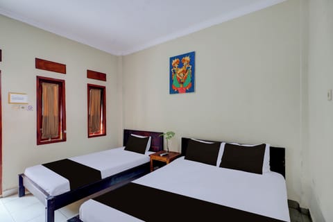 Family Room | Desk, free WiFi, bed sheets