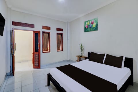 Deluxe Double Room | Desk, free WiFi, bed sheets