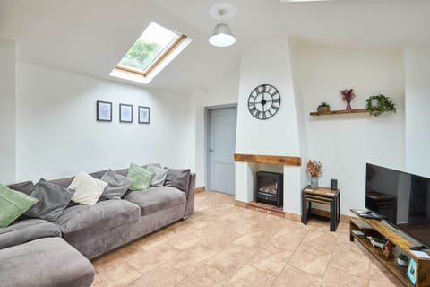 Kestrel Cottage, Happisburgh - Host & Stay