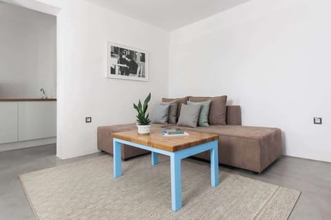 Open-Plan Living and Dining Area with Modern Decor

