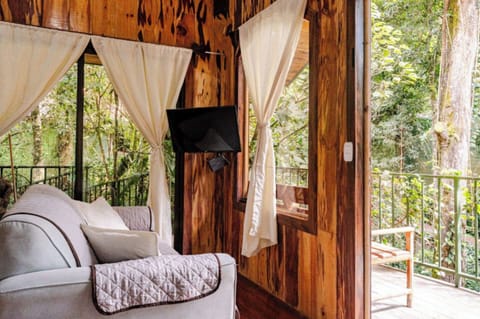 Deluxe Tree House, Mountain View | Laptop workspace, soundproofing, free WiFi