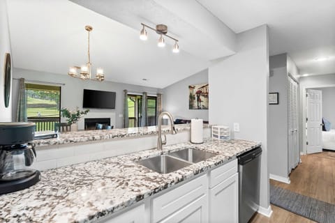Condo, Multiple Beds, Balcony, Golf View (Quittin' Time) | Private kitchen | Fridge, microwave, oven, stovetop