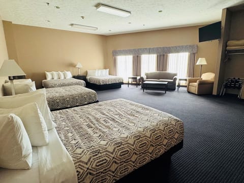 4 Queen Beds  + Pull Out Sofa