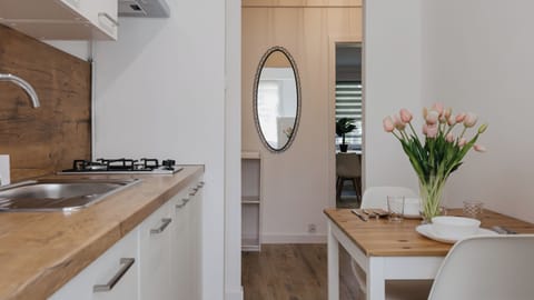 Apartment (22) | Private kitchen | Fridge, stovetop, electric kettle, cookware/dishes/utensils