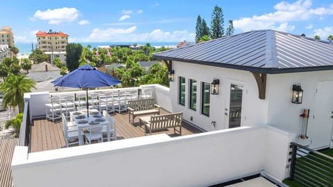 Aerial Drone - Rooftop Access - Outdoor Dining