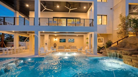 Twilight - Resort Style Pool/Spa - Waterslide - Waterfall Grotto