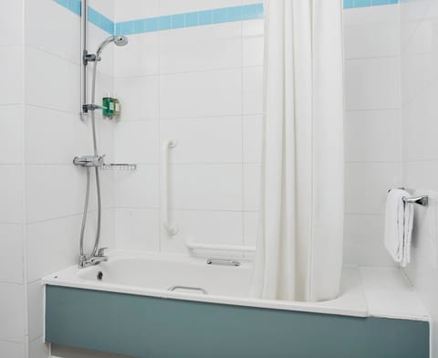 Combined shower/tub, eco-friendly toiletries, hair dryer, towels