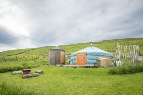 Lapwing glamping yurt, Yorkshire