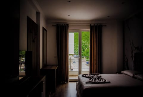 Twin Room, Balcony, Mountain View | Desk, free WiFi