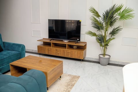 spacious beautiful and cozy sitting room of our 1 bedroom 
