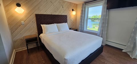 Cozy up in comfort after a day on the lake.