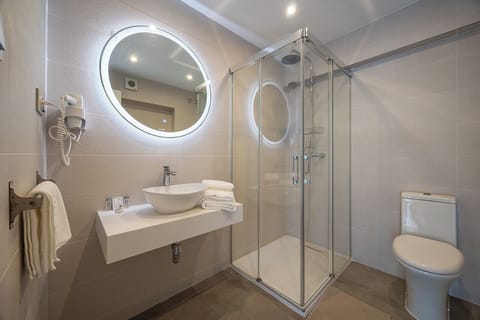 Shower, towels, soap, shampoo