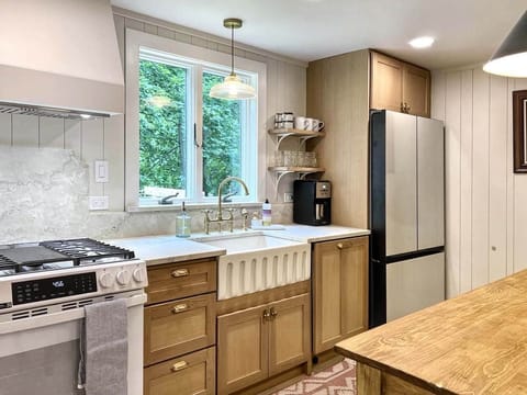 kitchen farmhouse sink