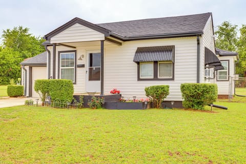Oklahoma City Vacation Rental | 2BR | 2BA | 1,029 Sq Ft | 2 Steps to Enter