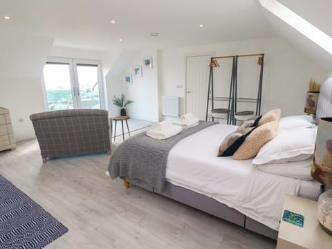 4 bedrooms, individually decorated, individually furnished, free WiFi