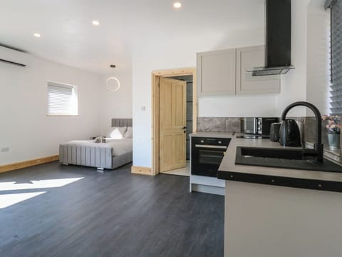 Fridge, microwave, toaster, cookware/dishes/utensils