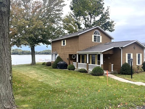 Lake House on Sandy Pond Sleeps 8