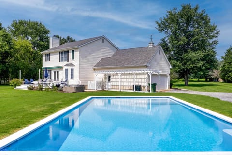 Bozman Vacation Rental | 4BR | 2.5BA | 5 Steps to Enter | 2,400 Sq Ft