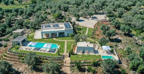 Amenities, Building Exterior, Garden, Pool, Room Detail, Spring, Summer