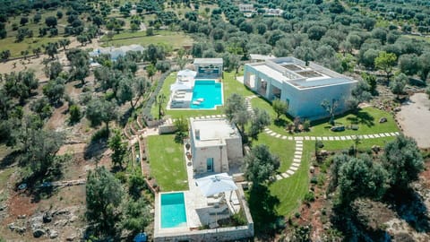 Amenities, Building Exterior, Garden, Pool, Room Detail, Spring, Summer