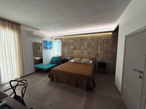 Deluxe Studio Suite, Balcony, Sea View | Egyptian cotton sheets, premium bedding, Select Comfort beds