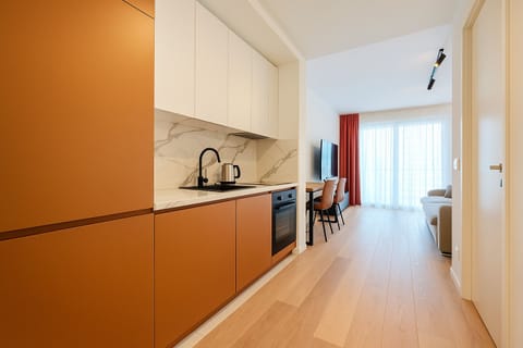 Junior Suite, Lanai, City View | Private kitchen | Fridge, oven, stovetop, dishwasher