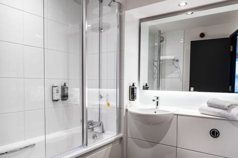 Combined shower/tub, eco-friendly toiletries, hair dryer, towels