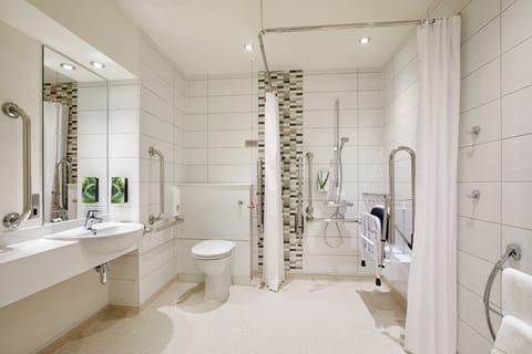 Standard Twin Room, Roll-in Shower | Accessible bathroom