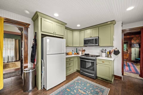 e0e08008-5004-46fe-bd03-b41a8e382c37