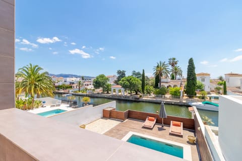 Villa | Exterior