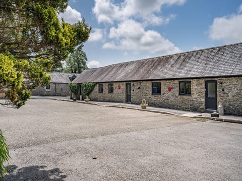 Exterior | The Old Cowsheds 3 - Mynach - Gaer Cottages, Cribyn, Lampeter