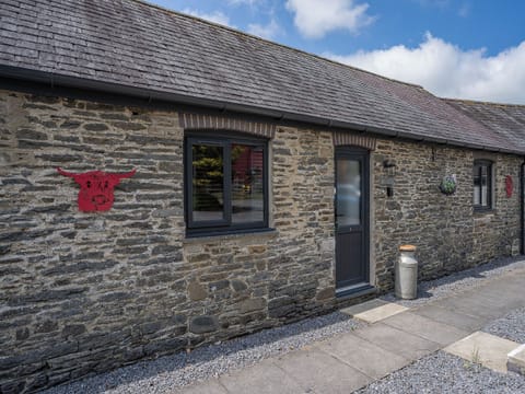 Exterior | The Old Cowsheds 3 - Mynach - Gaer Cottages, Cribyn, Lampeter