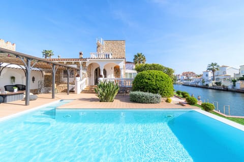 Villa | Pool | Indoor pool, outdoor pool