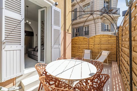 Apartment | Outdoor dining
