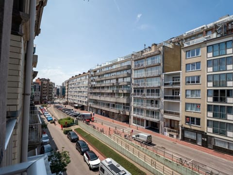 Building, Daytime, Apartment, Window, Urban Area, City, Residential Area, Metropolitan Area, Neighbourhood