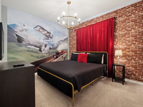 Amazing Harry Potter Themed Bedroom - King Ensuite Bathroom Walk-in Shower & Tub