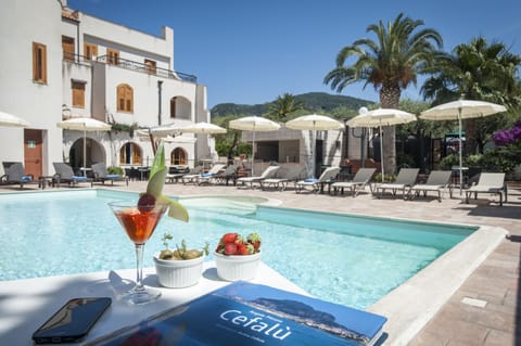 Outdoor pool, pool umbrellas, sun loungers