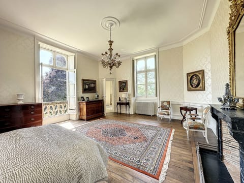 Luxury Room, 1 King Bed, Garden View | Iron/ironing board, free WiFi