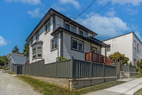Corner house with a side alley.