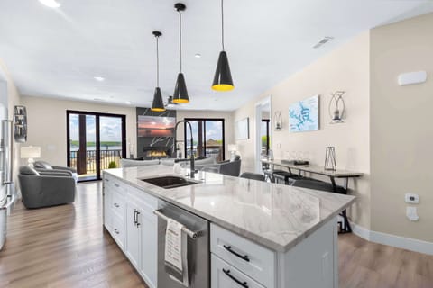 Condo, Multiple Beds, Balcony (Piece of Paradise) | Interior