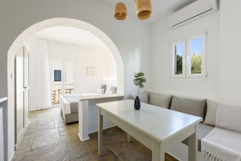 Luxury Studio, City View | In-room safe, blackout drapes, free WiFi
