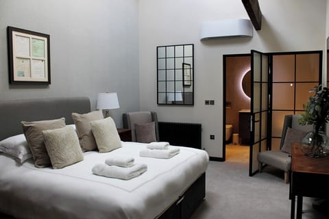 Deluxe Double or Twin Room | Soundproofing, iron/ironing board, free rollaway beds, free WiFi